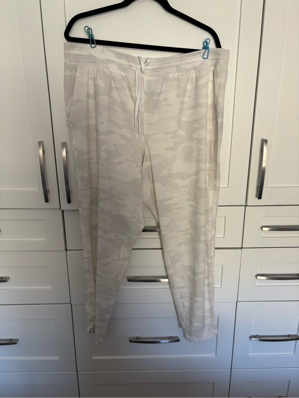 GAP Women's Light Beige Camo Jogger Pants